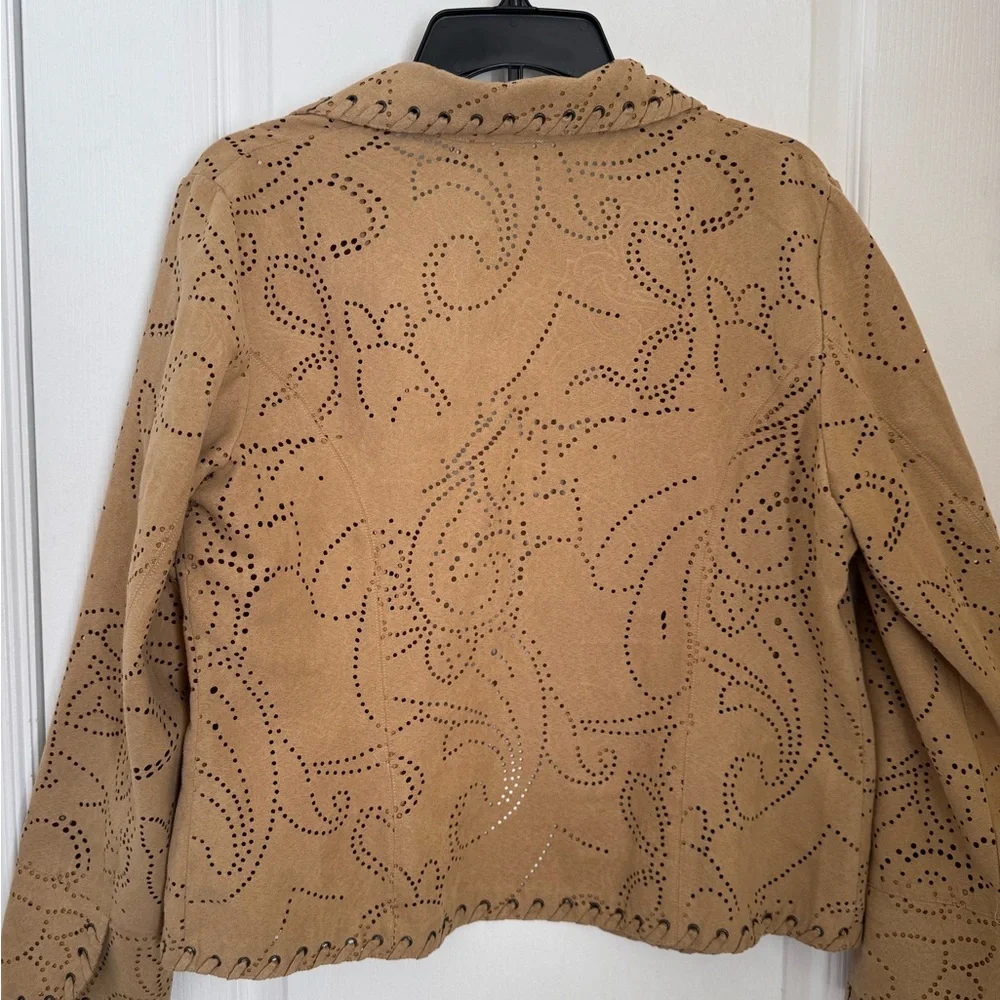 CHICOS SUEDE JACKET. SIZE M OPEN BLAZER LASER CUT & GROMMET BOHO WESTERN COWGIRL